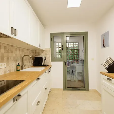 Apartment Holiday Apartment With Private Garden, Barbecue And Pool, Benahavis