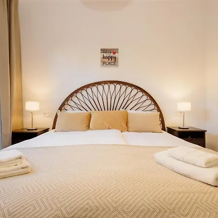 Holiday Apartment With Private Garden, Barbecue And Pool, Benahavis Apartment Estepona