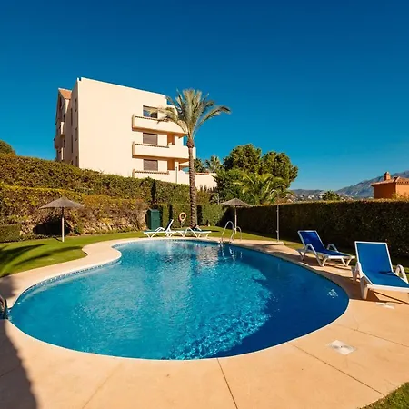 Holiday Apartment With Private Garden, Barbecue And Pool, Benahavis Apartment *