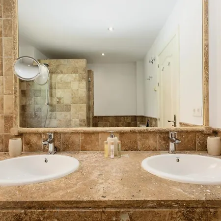 Apartment Holiday Apartment With Private Garden, Barbecue And Pool, Benahavis