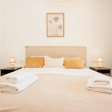 Holiday Apartment With Private Garden, Barbecue And Pool, Benahavis Estepona