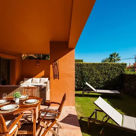 Holiday Apartment With Private Garden, Barbecue And Pool, Benahavis