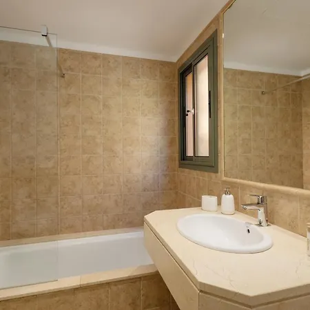 Holiday Apartment With Private Garden, Barbecue And Pool, Benahavis Apartment *