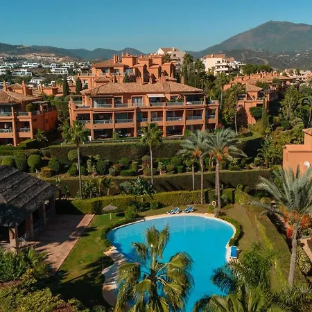 Holiday Apartment With Private Garden, Barbecue And Pool, Benahavis Estepona