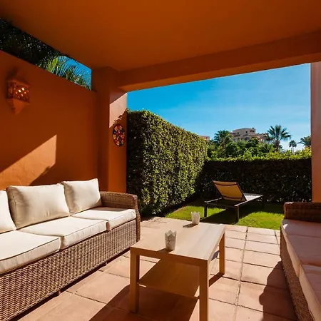 Apartment Holiday Apartment With Private Garden, Barbecue And Pool, Benahavis