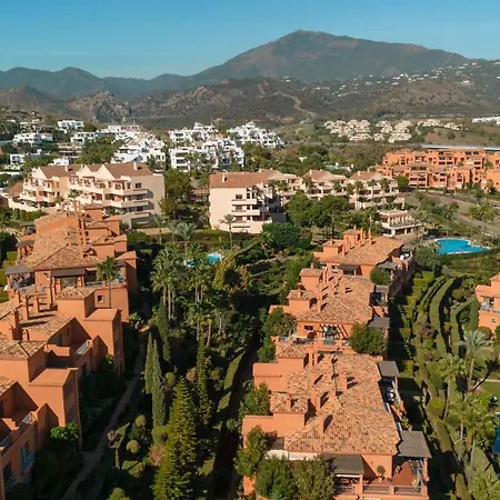Holiday Apartment With Private Garden, Barbecue And Pool, Benahavis Estepona