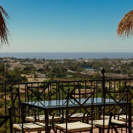 Holiday Apartment With Private Garden, Barbecue And Pool, Benahavis Apartment *