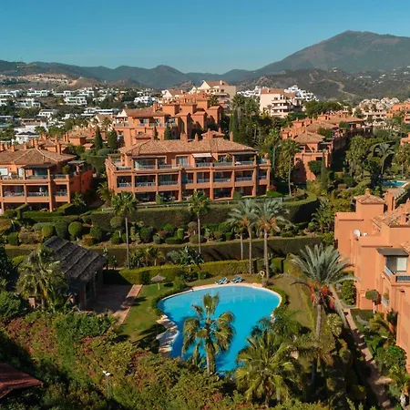 Holiday Apartment With Private Garden, Barbecue And Pool, Benahavis Estepona