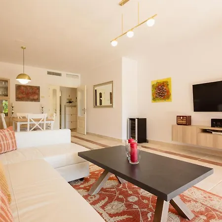Apartment With Private Garden, Barbecue And Pool, Benahavis Estepona
