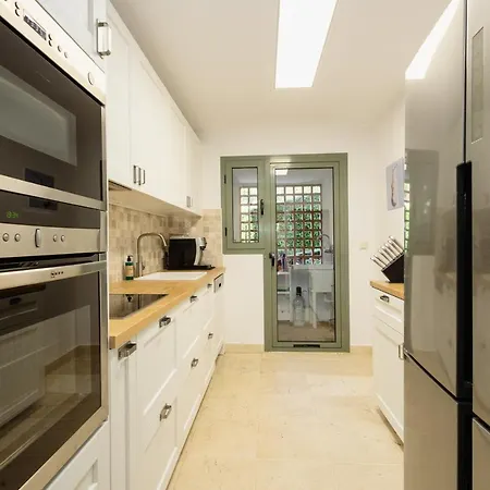 With Private Garden, Barbecue And Pool, Benahavis Διαμέρισμα