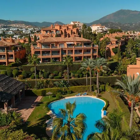 With Private Garden, Barbecue And Pool, Benahavis Εστεπόνα