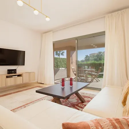With Private Garden, Barbecue And Pool, Benahavis